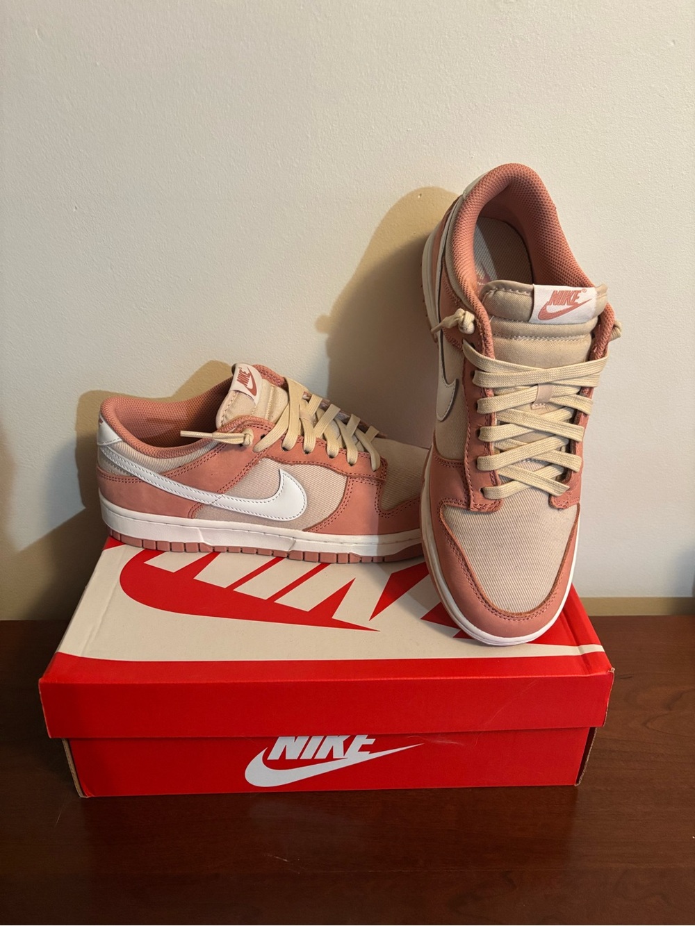 Nike Dunk Low Retro Premium “Red Stardust” Sneaker Men’s Size 9 SKU FB8895-601